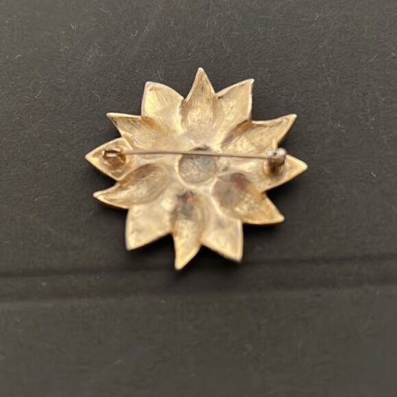 Vintage Gold Tone Flower Brooch with Red Enamel and Center Rhinestones. WA172 - Picture 3 of 3
